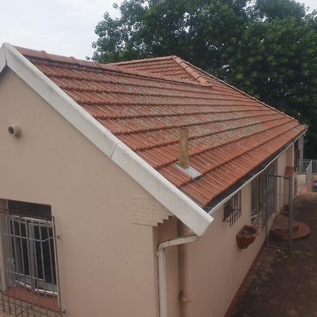 Hotel 104 Oliver Lea Drive Durban Esterno foto